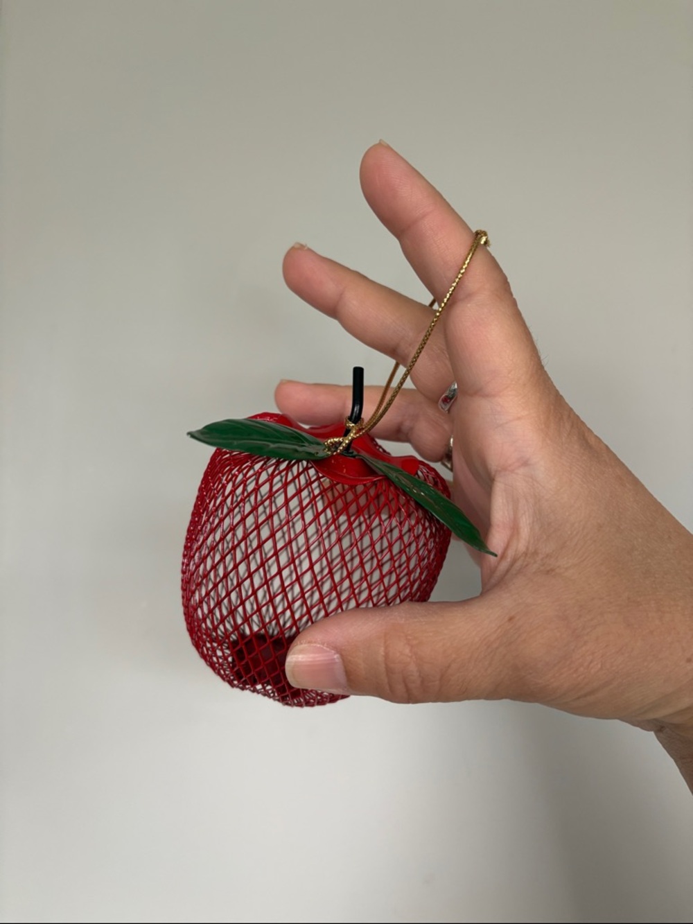 Vintage Set of 5 Decorative Red Apple Wire Mesh decor made in Taiwan - Picture 3 of 14